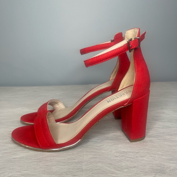 Kenneth Cole block heel strappy red sandal - Picture 2 of 5
